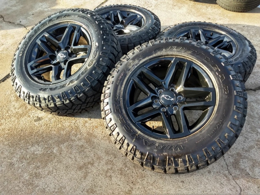 18" Chevy Silverado TRAIL BOSS 2019 OEM Gloss Black wheels